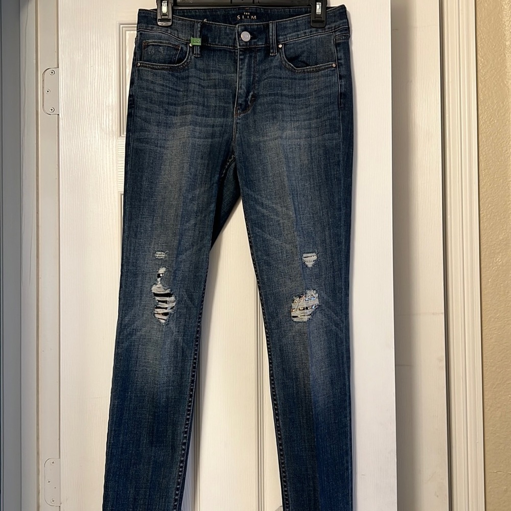 Skinny jeans with ripped gold detail